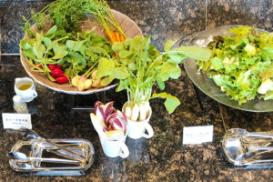公式UMITO the salon IZUの朝食プラン地野菜のサラダ画像1